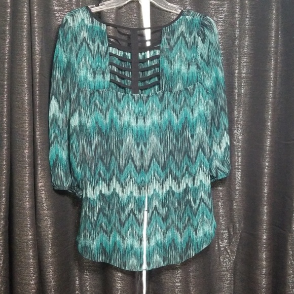 Nice see-through women's top - Picture 3 of 4